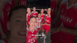 Filenin Sultanları Hep Birlikte Şarkı Söylüyor #voleybol #volleyball #youtubeshorts #fileninsultanla