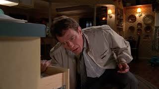 Hal fixing a lightbulb (Malcolm in the Middle S03E06)