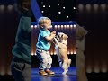 bebê e cachorro dançando 2 viralvideo baby bebes crianças cute shorts gottalent bebeanimal