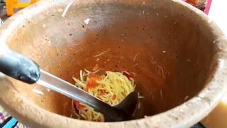 Talui Tamtawan's live broadcast : How to cook papaya salad, วิธีทำส้มตำ