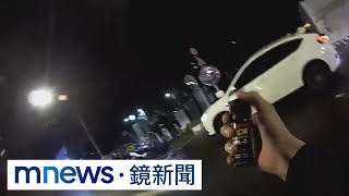 行車糾紛當街爆衝突　勇警噴辣水以一擋三｜#鏡新聞