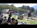 命中！【流鏑馬】疾走する馬上から的に鏑矢（かぶらや）を射る女性射手　神事　河口湖畔