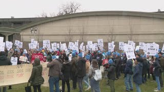 UIC faculty strike after failing to reach agreement with administration