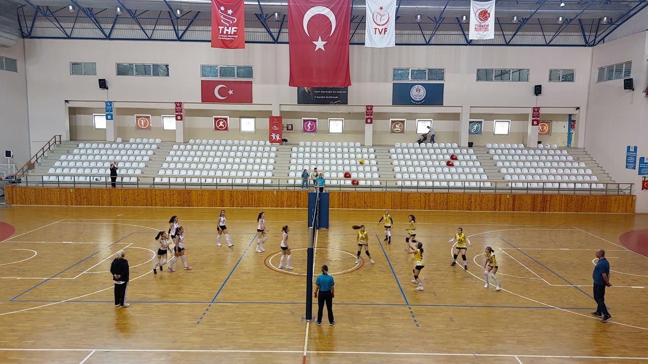 E.M. GÜNEŞ İSTANBUL - 2014 MALTEPE VOLEYBOL SK. MİDİ KIZ VOLEYBOL MAÇI ...