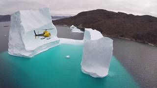 Survol d'iceberg en hélicoptère.