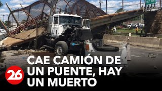 ESTADOS UNIDOS | Cae camión de un puente: hay un muerto