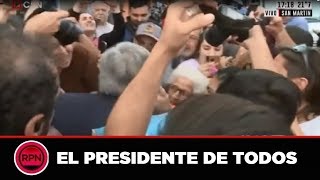 *EL PRESIDENTE DE TODOS* Alberto Fernandez saludó a la gente y habló con la prensa en San Martín