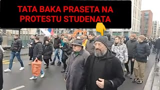 Baka Prase podržava studente? Ovo je retko ko danas primetio. Sveštenik, Nenad Ilić je šetao danas..