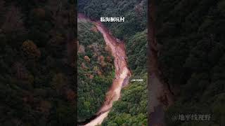 浙江临海桐坑村，四面环山的小盆地 进出村子需要通过一个隧道，桐岭隧道。这里环境优美，仿佛进入了陶渊明笔下的世外桃源，村子规模庞大，村民们古时都是躲避战乱而迁居这里#travel #风景 #航拍