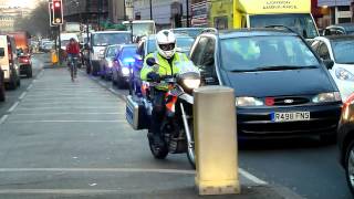 Metropolitan Police - BMW Motorbike Roads Policing Unit On Emergency Call