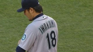 SEA@BOS: Iwakuma earns win No. 6 vs. Red Sox