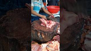 Real footage of an incredibly skilled butcher cutting delicious meat#real#beefcutter#butcher