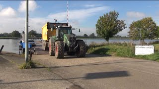 Maïs 2013 | Fendt 930 met Peecon Columbus 34/62 afschuifwagen op veerpont | Crystal | Claas 880