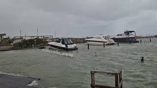 Sturmflut an der Ostseeküste in Grömitz Yachthafen  20.10.2023