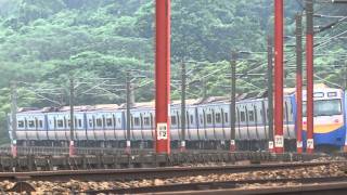 通勤電聯車EMU700型電聯車通過鳳山溪橋