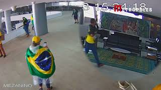 Imagens mostram a ação de vândalos no Palácio do Planalto