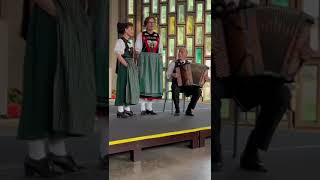 Duett Regula Kiechle \u0026 Helene Wagner-Dahinden - Nöis Läbe (Willi Valotti)