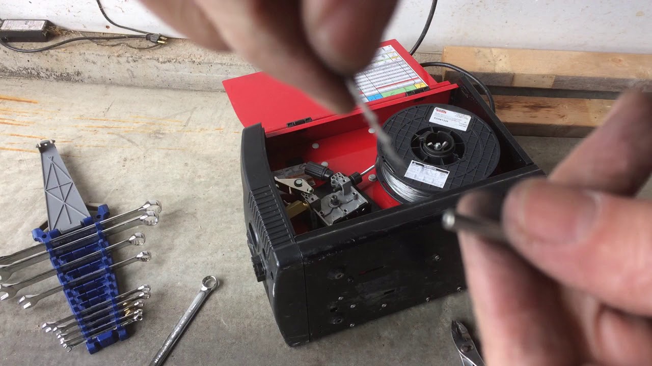 Fixing A Wire Feed Problem In Lincoln Electric MIG-PAK 140 Welder - YouTube