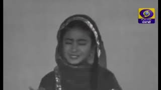 Jaspinder Narula in childhood singing song on stage