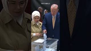 President Erdogan votes in Türkiye’s local elections