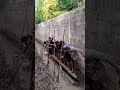 İnsan gücü ile yapılan kazık çakma yöntemi... pile driving method made by human power.. comedy vdo