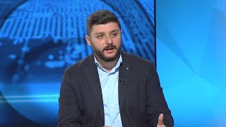 RTV Ora - Covid-19, gazetari: Mos e dhëntë Zoti që Rama të përdorë edhe vaksinimin për fushatë