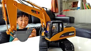 포크레인으로 아빠차 구출하기 예준이의 중장비 장난감 놀이 Excavator Rescue Car Toy for Kids