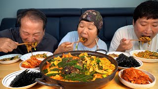 Stew and Bibimbap made with leftover holiday food - Mukbang eating show