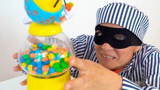 Thief steals sweets at class Funny story Васк to SCHOOL by Chiko TV
