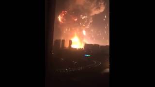 【BREAKING Tianjin “atomic-like” blast 1】 200K TNT @Tianjin Tanggu, China 天津大爆炸/天津大爆炸