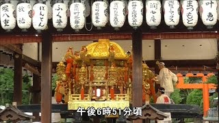 京都・祇園祭　神輿洗い（3基の神輿の神輿庫からの出庫）　神輿2基の飾り付け　2014年　portable shrine, Gion Matsuri (festival) in Kyoto