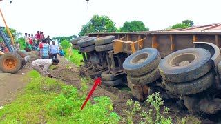 TATA Big Trailer Truck Accident on Highway Rescued By Two Hydra Crane Machine Escort Hydra Crane