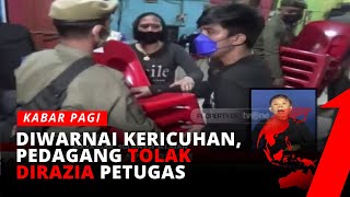 Ricuh Razia PPKM di Makassar, Pedagang Terlibat Saling Tarik Kursi Dengan Petugas | Kabar Pagi tvOne