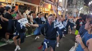 8月17日、愛する、渋谷区立笹塚中学校に送る、笹塚が好き、笹中が好き、衣装もカラフルで迫力踊りを見せてくれる。