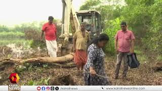 സരോവരം പ്രദേശത്തെ വാഴത്തിരുത്തി പ്രദേശം ഭൂമാഫിയ മണ്ണിട്ട് നികത്തി