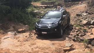 Isuzu DMax VCross - 4x4 Dry River Bed Crossing