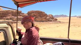 Jeepem po pustyni Wadi Rum