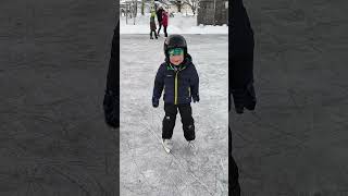 公園がスケート場になったよ / Skating for the first time