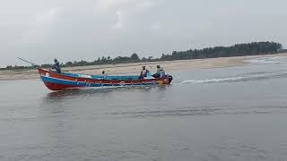 Suzuki boat  புயலுக்குப் பின் மிகவும் ஆபத்தான கடலில் பயணம் செய்யும் மீனவன்