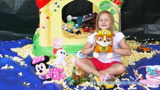 Pool and Popcorn Surprise with Paw Patrol and the Assistant