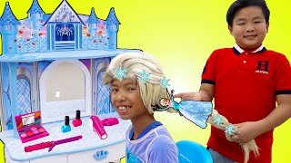 Wendy Does her Makeup and Dress Up like Elsa | Funny Story for Kids with Toys