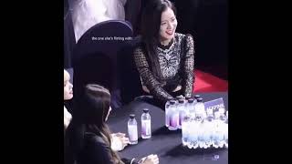 nayeon flirting with jisoo in an award show 🤣 #nayeon #jisoo #flirting #funny #t
