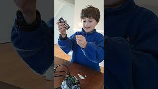 Building HolaSmart Robot Car for Micro:bit HS1002