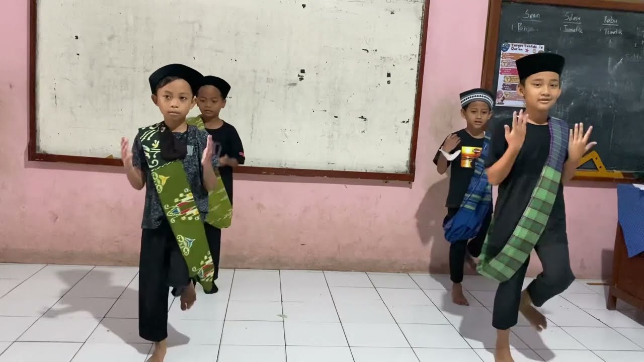 Tarian Sunda “Tokecang” SDN 1 Sindangkasih Kelas 3A (2) - YouTube