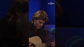 Confira agora a versão acústica exclusiva da Antena 1 de \