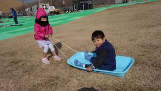 ・大分県九重森林公園スキー場・こども広場にソリも使えるエスカレイター2倍延長１５０ｍ西日本最大級初心者。ママもお子様も安全大満足