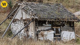 The girl and her grandmother cleaned and renovated an old house was as dirty as a pigsty