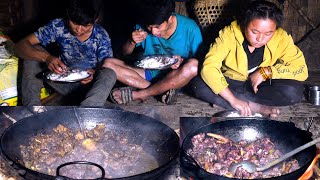 Local Chicken curry soup and rice at dinner || Pastoral dinner time