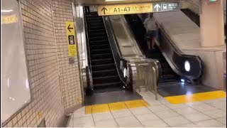 都営本八幡駅A2出口へ行くエスカレーター_escalator Motoyawata Chiba Japan