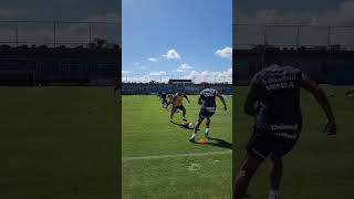 Suárez treina em ritmo acelerado no CT do Grêmio!
